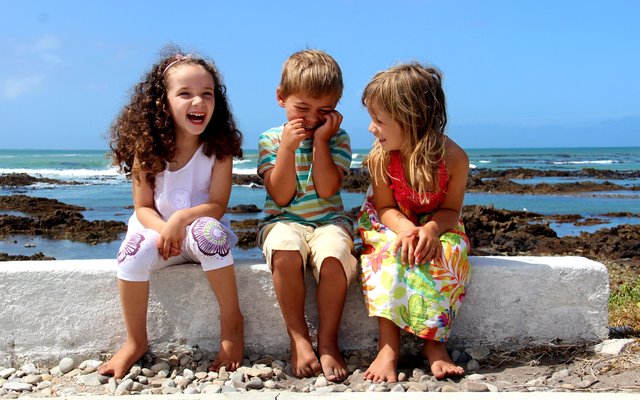  Vera Swart van Franskraal se foto, met vlnr Lea Piek, David Kapp en Jané Small. 